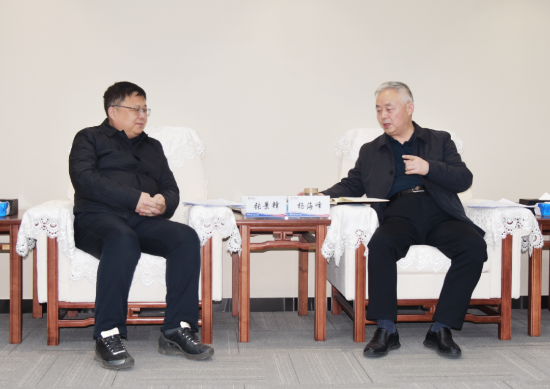 楊海峰與韓城市委常委、常務(wù)副市長張景鋒會談