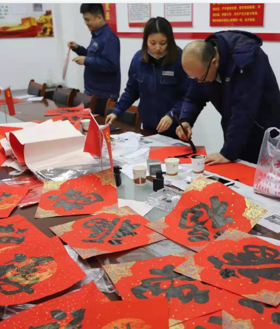 迎新春，送萬?！饘倏萍柬n城分公司開展“迎新春，送春聯(lián)”活動(dòng)