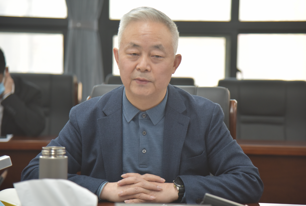 陜鋼集團(tuán)黨委理論學(xué)習(xí)中心組學(xué)習(xí)中省紀(jì)委二次全會(huì)精神、省政府工作報(bào)告、陜煤集團(tuán)三屆二次職代會(huì)精神