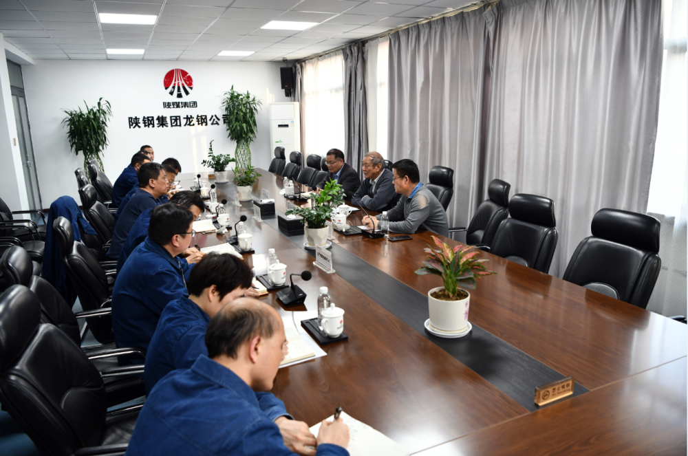 中國金屬學(xué)會王天義一行來陜鋼集團(tuán)龍鋼公司開展環(huán)保節(jié)能新技術(shù)應(yīng)用現(xiàn)場調(diào)研