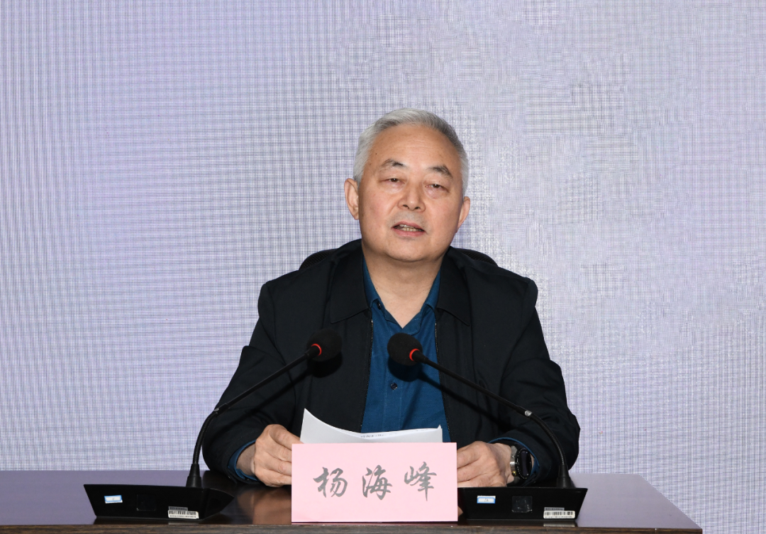 陜鋼集團(tuán)各單位觀(guān)摩龍鋼公司職工民主監(jiān)督評(píng)價(jià)會(huì)
