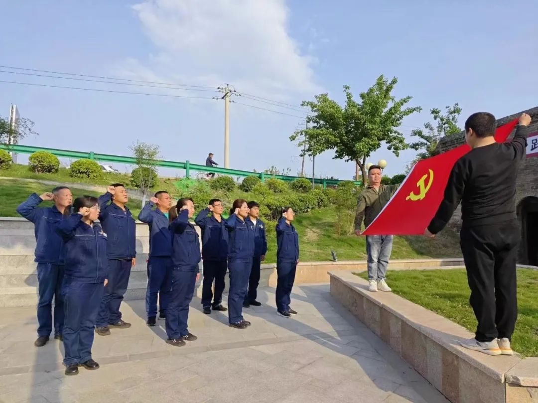 深學(xué)細悟強黨性 篤行實干建新功 ——龍鋼公司黨委高標準推進主題教育