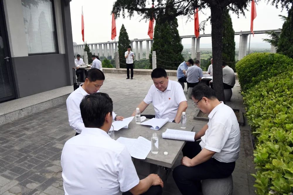 陜煤集團(tuán)戰(zhàn)略規(guī)劃部到龍鋼公司開(kāi)展主題教育工作專(zhuān)題調(diào)研