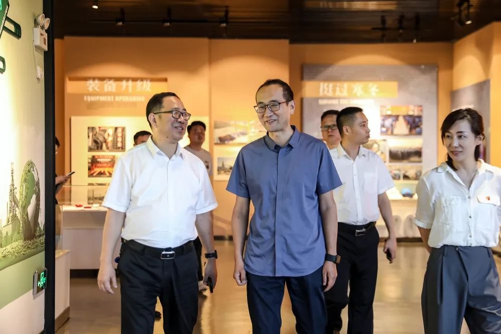 陜西省總工會示范性讀書活動在陜煤集團(tuán)陜鋼集團(tuán)龍鋼公司成功舉辦