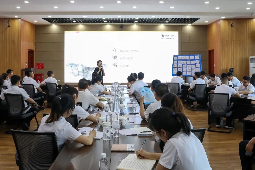 陜西省總工會示范性讀書活動在陜煤集團(tuán)陜鋼集團(tuán)龍鋼公司成功舉辦