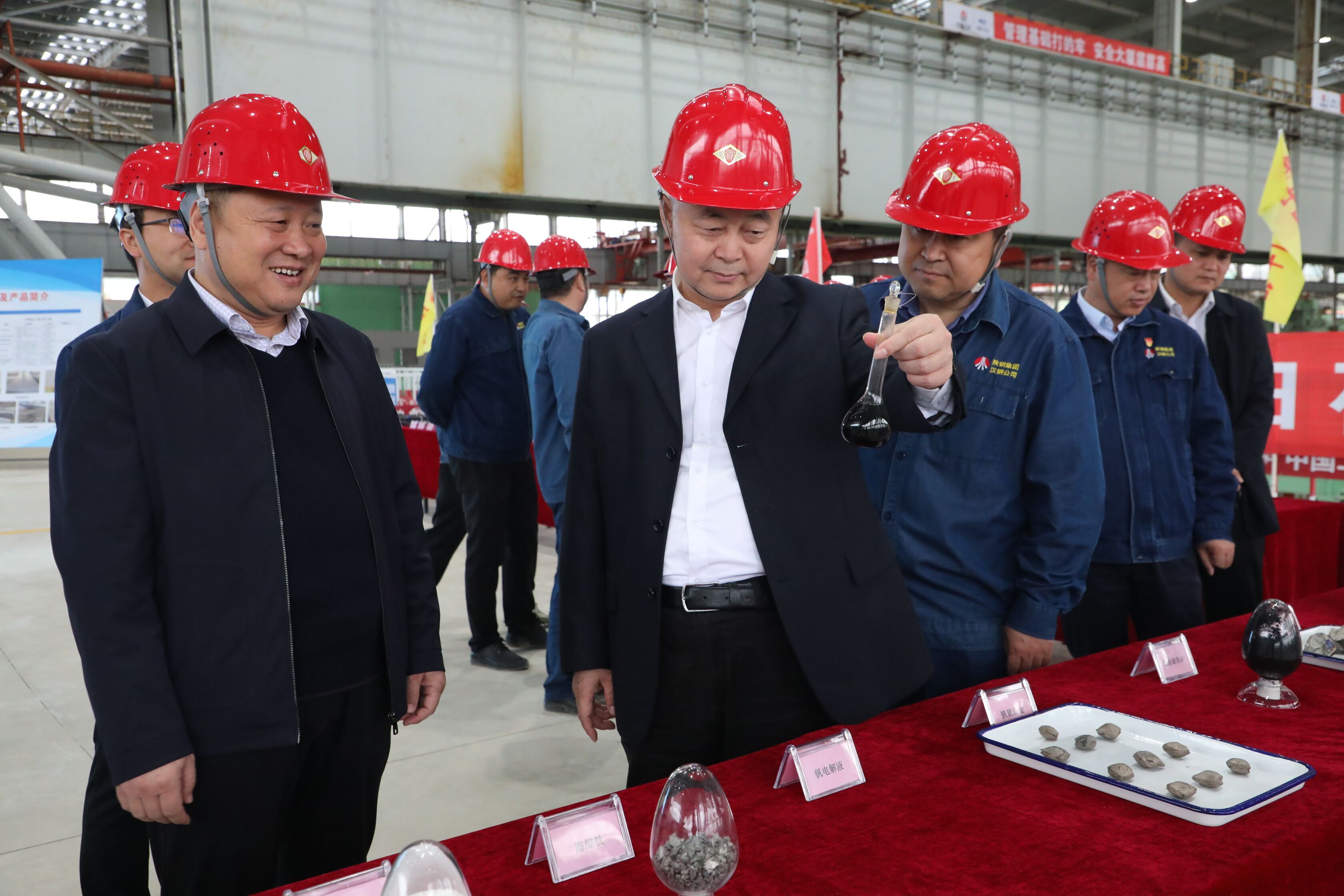 楊海峰在漢鋼公司調(diào)研時強(qiáng)調(diào)  加快重點項目建設(shè) 為陜鋼集團(tuán)轉(zhuǎn)型升級高質(zhì)量發(fā)展提供堅強(qiáng)支撐