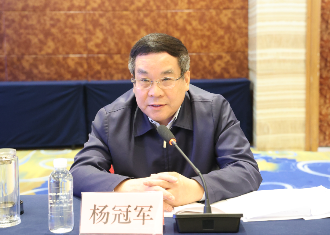 楊冠軍：要堅持結(jié)構(gòu)優(yōu)化調(diào)整，立足我省現(xiàn)狀、前瞻布局未來——省鋼鐵深加工產(chǎn)業(yè)鏈調(diào)研座談會在陜鋼集團(tuán)召開