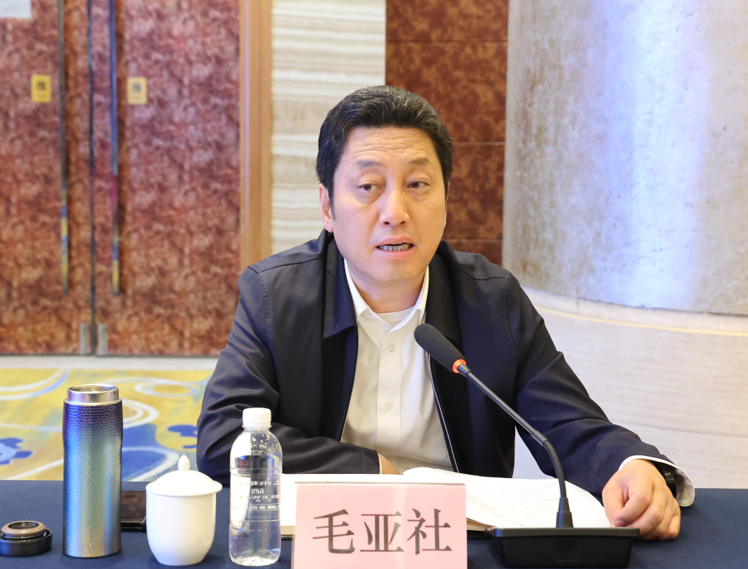 楊冠軍：要堅持結(jié)構(gòu)優(yōu)化調(diào)整，立足我省現(xiàn)狀、前瞻布局未來——省鋼鐵深加工產(chǎn)業(yè)鏈調(diào)研座談會在陜鋼集團(tuán)召開