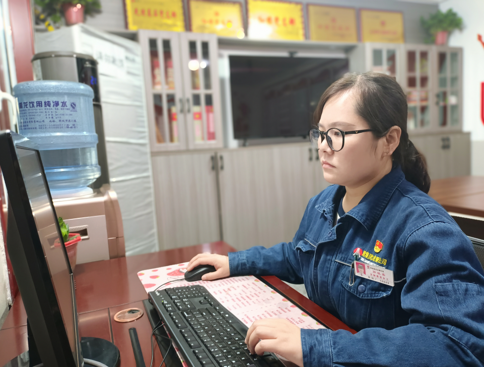 這次，讓我們將鏡頭轉(zhuǎn)向鋼城“土記者”