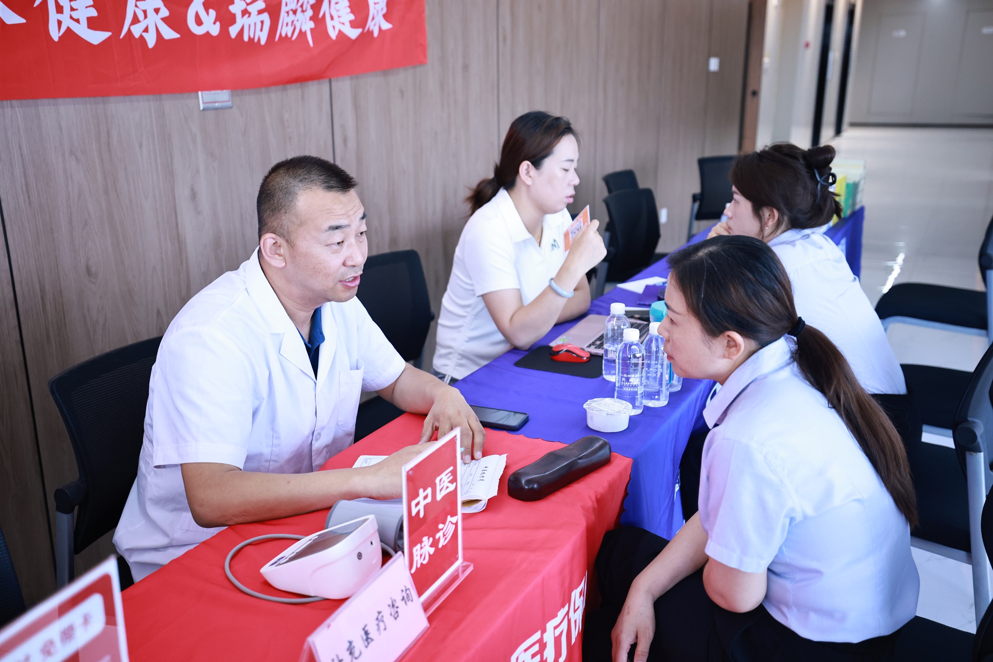 創(chuàng)新研究院組織開(kāi)展補(bǔ)充醫(yī)療保險(xiǎn)講解服務(wù)