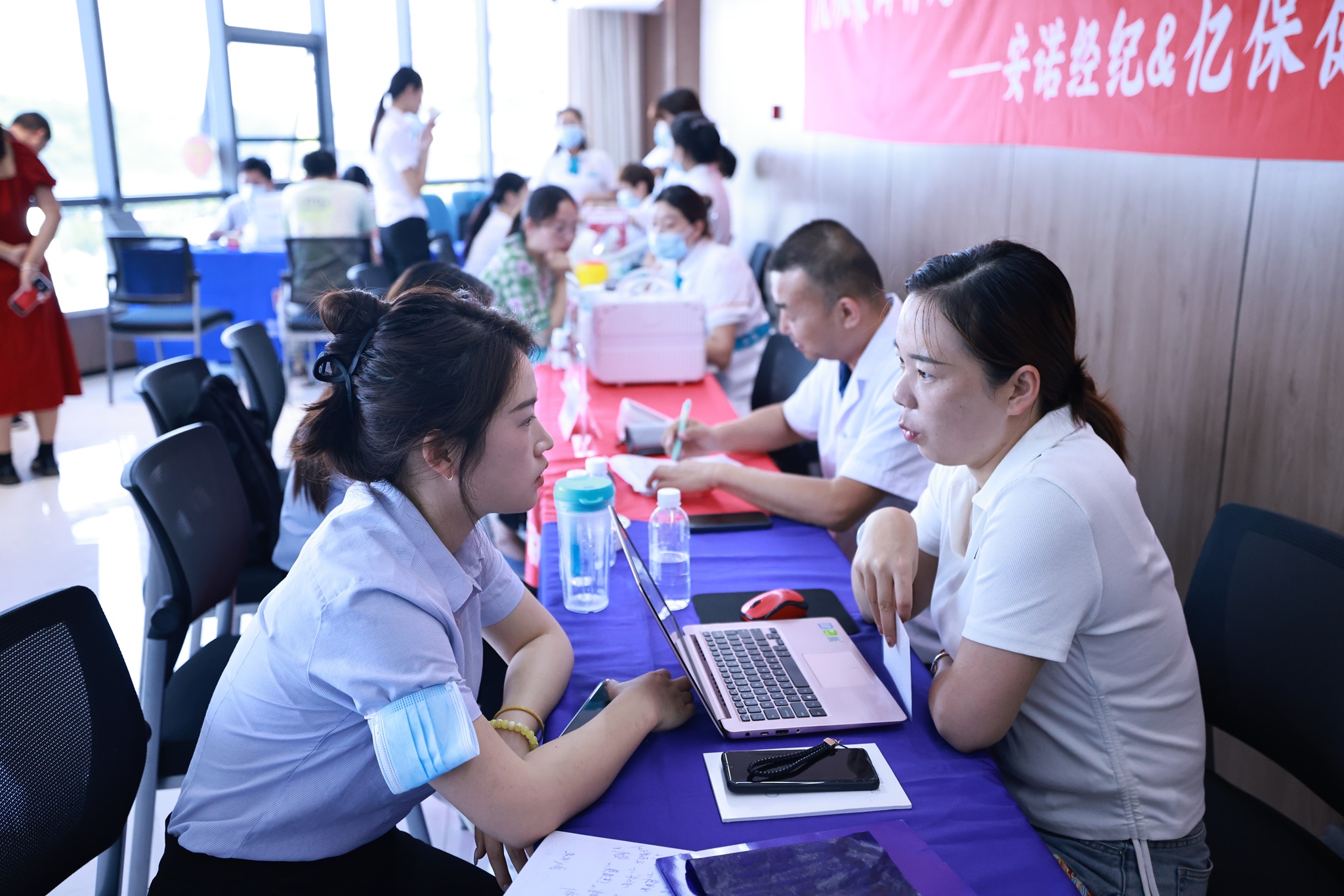 創(chuàng)新研究院組織開(kāi)展補(bǔ)充醫(yī)療保險(xiǎn)講解服務(wù)