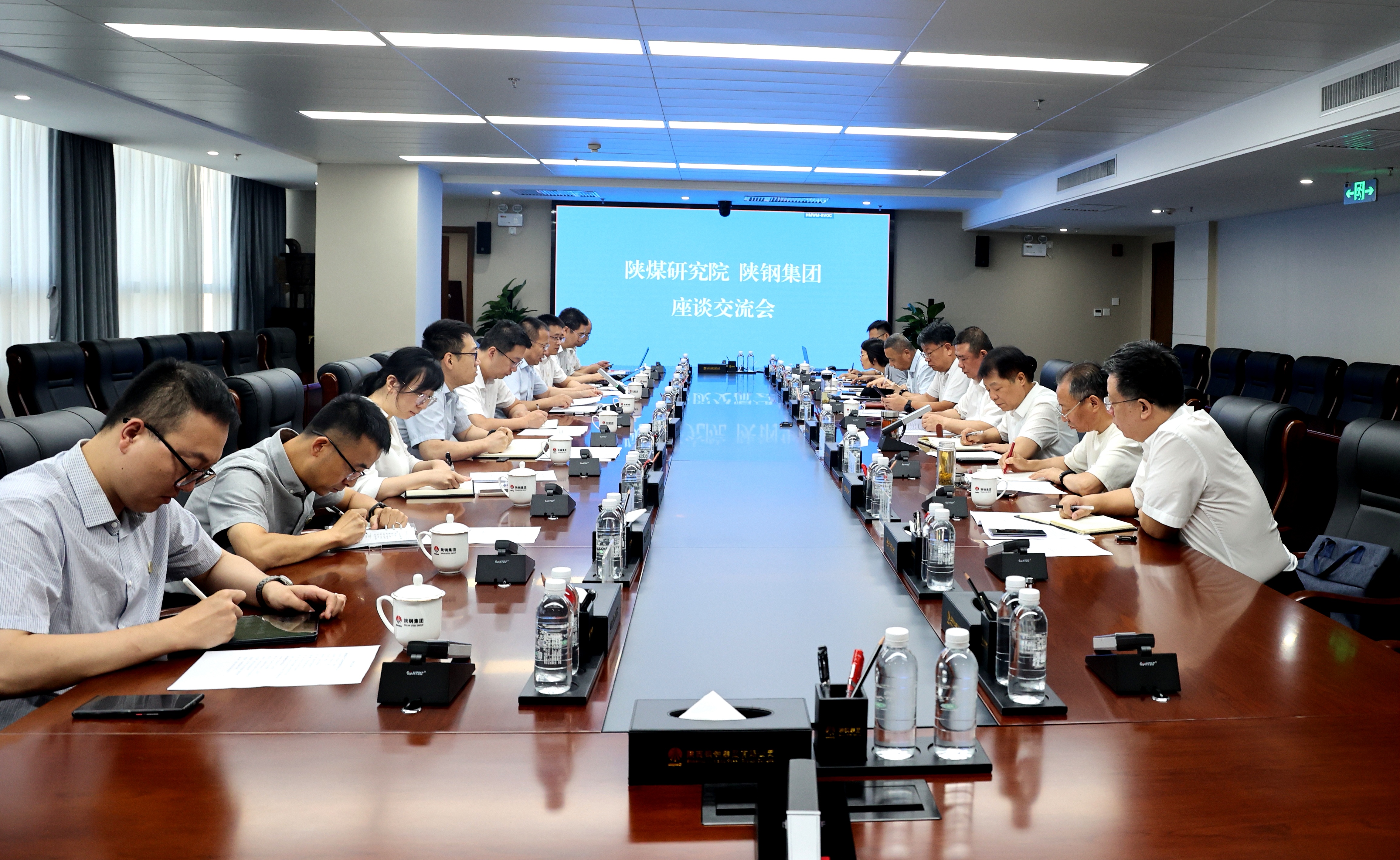 陜煤技術研究院牛鴻波一行來訪陜鋼集團座談交流