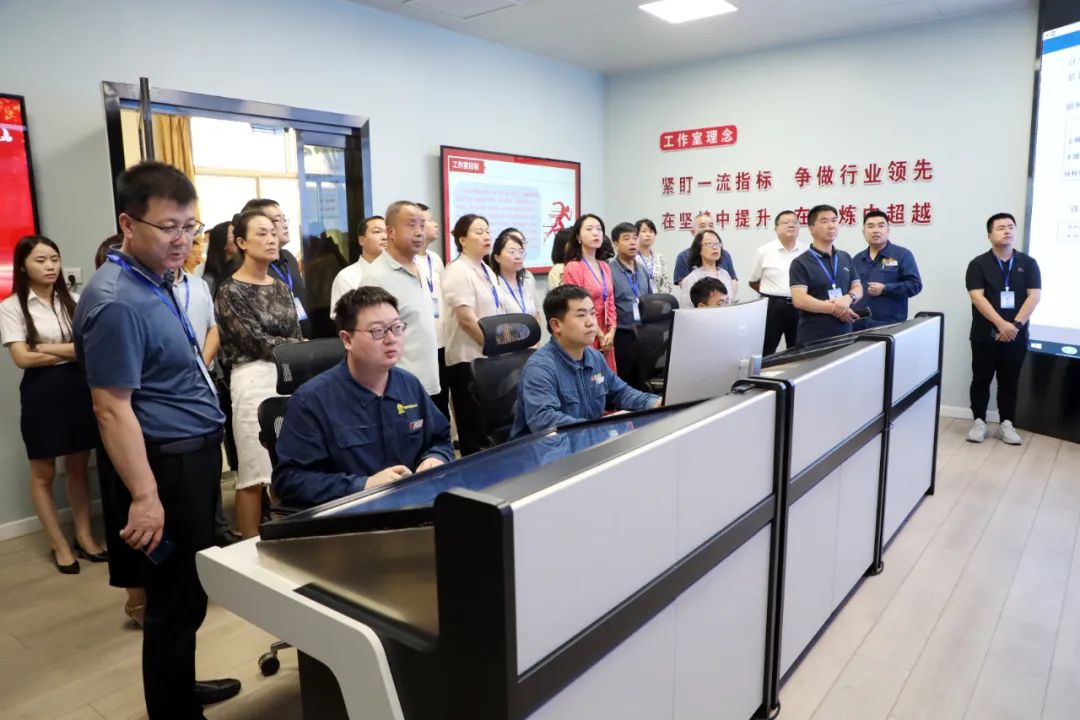 陜西省縣（區(qū)）產(chǎn)業(yè)工人隊(duì)伍建設(shè)改革現(xiàn)場(chǎng)觀摩團(tuán)走進(jìn)陜鋼集團(tuán)龍鋼公司