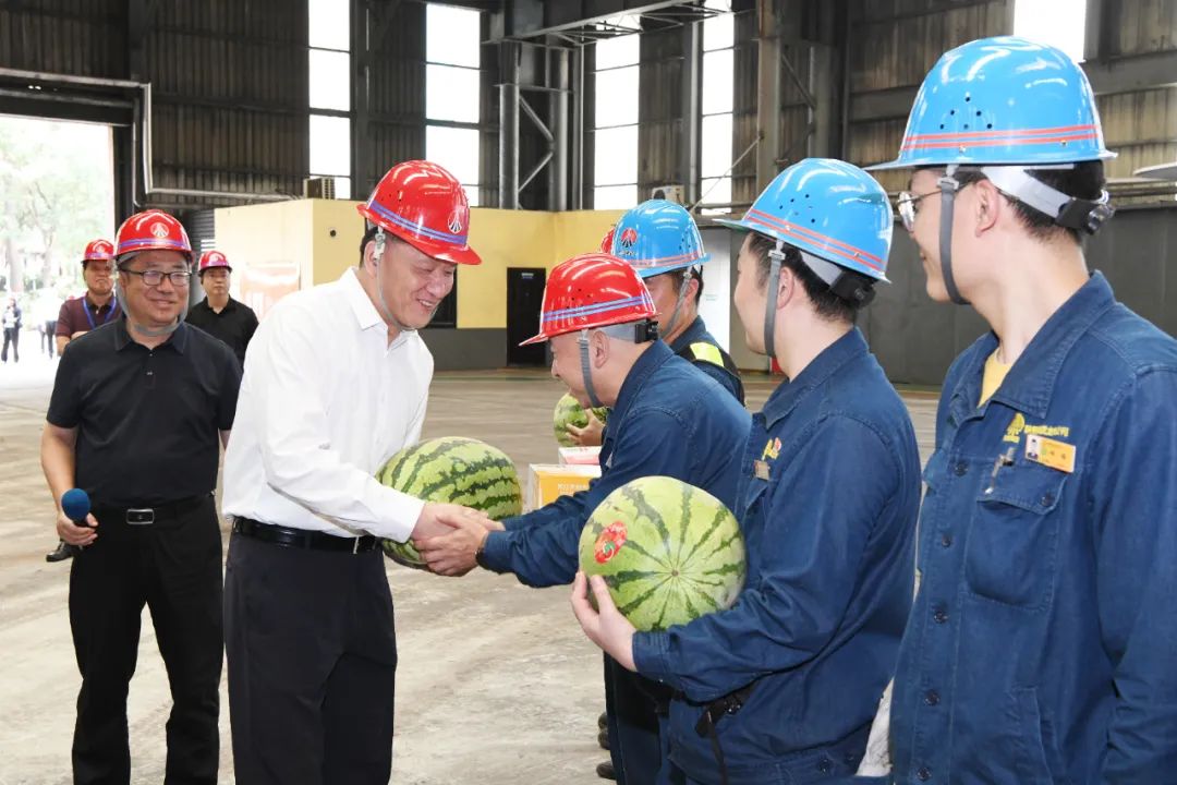 陜西省縣（區(qū)）產(chǎn)業(yè)工人隊(duì)伍建設(shè)改革現(xiàn)場(chǎng)觀摩團(tuán)走進(jìn)陜鋼集團(tuán)龍鋼公司