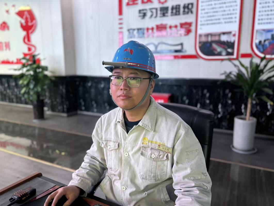 鋼鐵熔爐里的“奮斗樂(lè)章”